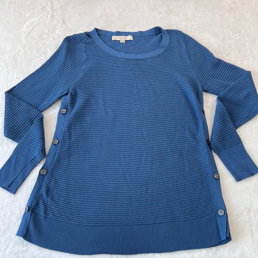 Ann Taylor LOFT Blue knit sweater Button Detail Women's size Small